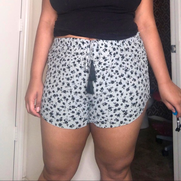 💕 Floral shorts ❣️ - Picture 8 of 11